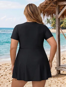 SHEIN CURVE+ 大尺碼女款純色短袖上衣與三角比基尼褲兩件式泳衣套裝 - 黑色 - 查看 3