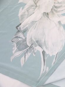 SHEIN LUNE 女款大尺碼V領T恤，灰藍色花卉印花圖案，夏季休閒性感，通勤風，優雅正式度假款 - 彩色 - 查看 4