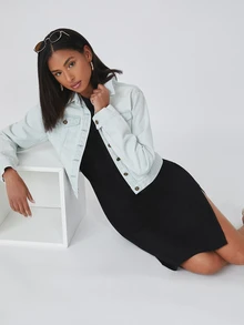 SHEIN BASICS 女款開衩下擺圓領休閒素色T恤洋裝夏季穿搭 - 黑色 - 查看 4