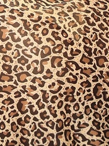 Bare Chapter Nattlinne i plus size med leopardmönster, vild charm, meshlappteknik, cowlneck, slits, midjesmickrande, slimmande, helmönstrat och transparent, för musikfestival - Chokladbrun - Visa 4
