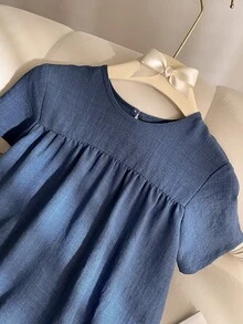 SHEIN 1件女童宽松蓝色纹理面料圆领短袖休闲连衣裙，舒适透气，适合夏季度假和居家穿着。 - 藍色 - 查看 5
