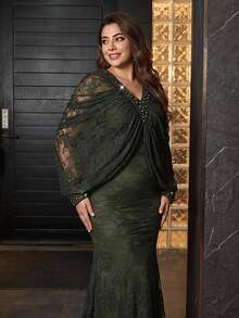 Serin Plus Size Elegant Romantic V-Neck Luxury Embroidered Patchwork French Lace Sheer Long Sleeve With Pearl & Rhinestone Embellished Cuff & Neckline, Fitted Bodycon Mermaid Hem With Train, Suitable For Wedding, Party, Celebration, Formal Events, Bridal Mother Dress - Green - View 2