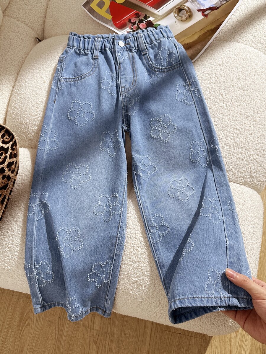 SHEIN Jeans en denim bleu moyen délavé pour filles, nouvel été, broderie florale, design de taille à bourgeon, coupe ample et jambe large, style décontracté polyvalent minimaliste, jambe droite ample, coton doux et confortable, pantalon en denim adapté aux vacances, sorties quotidiennes, école, trajets, fêtes et festivals, choix parfait - Bleu azur - Voir 1