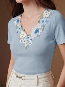 Anewsta 女款夏季新款優雅法式浪漫短袖上衣，花卉鏤空刺繡與水鑽V領設計 - 藍色 - 查看 2