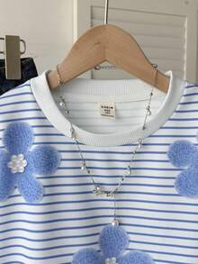SHEIN 兒童青少年女孩秋冬款藍白條紋花卉印花寬鬆圓領套頭衛衣，返校穿搭 - 藍白色 - 查看 4