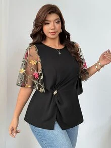 SHEIN LUNE CURVE Plus Size Women's Elegant Celestial Traditional Mesh Embroidered Patchwork Twist Front Metal Buckle Short Sleeve Blouse Wedding Office Evening Black - Black - View 3