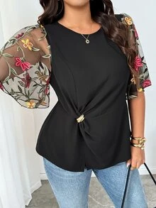 SHEIN LUNE CURVE Plus Size Women's Elegant Celestial Traditional Mesh Embroidered Patchwork Twist Front Metal Buckle Short Sleeve Blouse Wedding Office Evening Black - Black - View 5