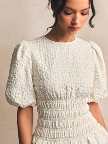 Poéselle 女款優雅上班襯衫，白色紋理泡泡袖荷葉邊下擺上衣，適合下午茶約會的秋季穿搭 - 杏色 - 查看 6