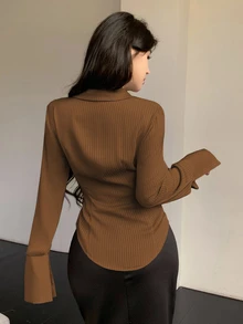 Celisse 女款條紋緞面翻領V領綁腰開衩下擺襯衫 - 棕色 - 查看 2