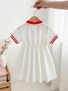 SHEIN Vestido plisado para niñas de verano versátil y lindo con cuello acanalado, puños acanalados y patrón bordado en rosa de estilo minimalista - Blanco - Ver 2