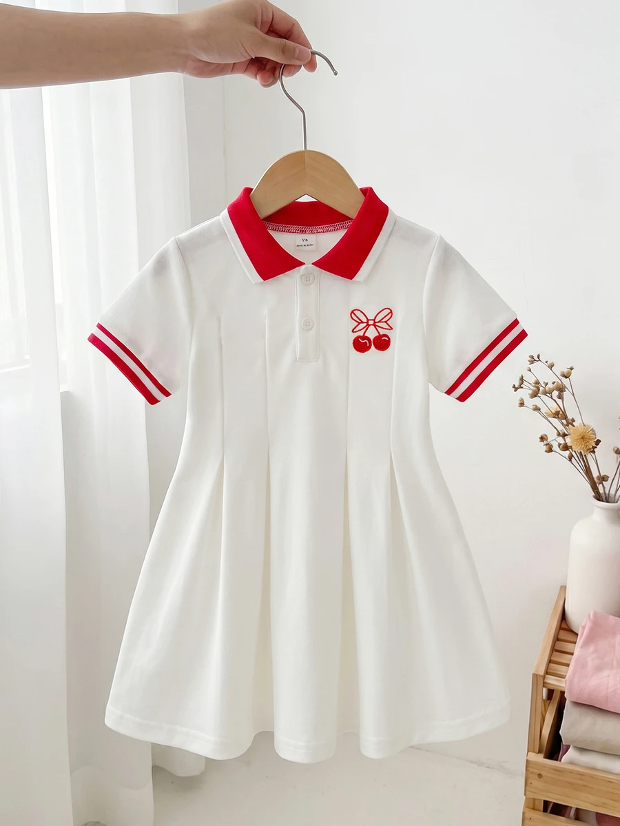 SHEIN Vestido plisado para niñas de verano versátil y lindo con cuello acanalado, puños acanalados y patrón bordado en rosa de estilo minimalista - Blanco - Ver 1