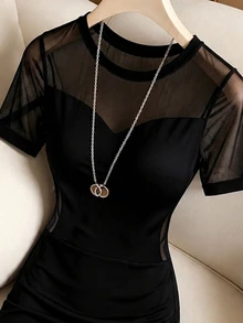 SHEIN LUNE CURVE Gaun Fashion Bodycon Leher Bulat dengan Patchwork Jala yang Elegan - Hitam - View 4