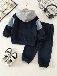 SHEIN 兒童 2件組 小男孩秋冬款可愛柔軟毛絨拼接連帽衛衣與鬆緊腰慢跑長褲套裝，適合秋冬穿著 - 藍色 - 查看 2