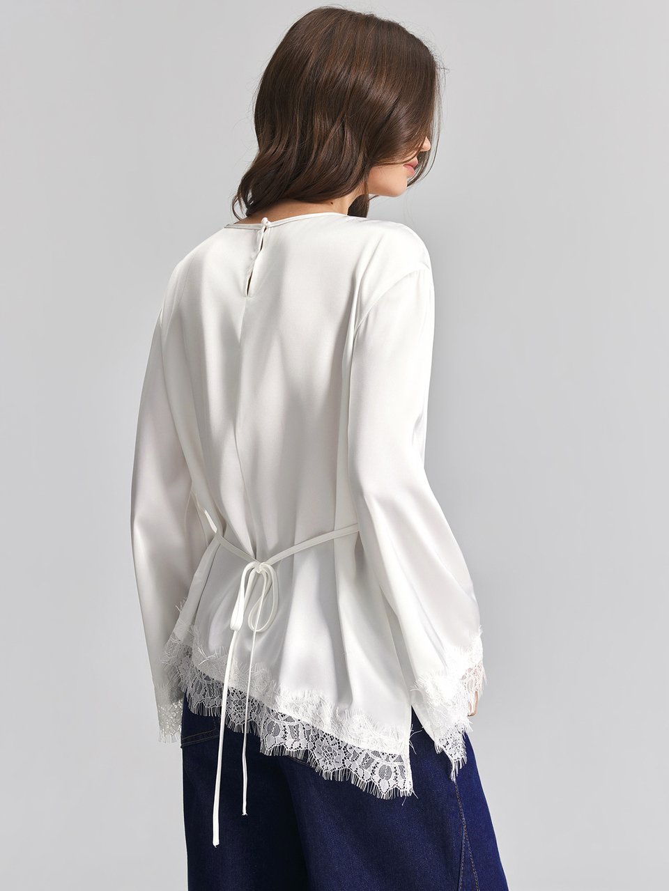 Women's Beige Satin Elegant Commute Airport Autumn Essential Premium Comfortable Old Money Style Women's Top Modern Urban Fashion Business Casual