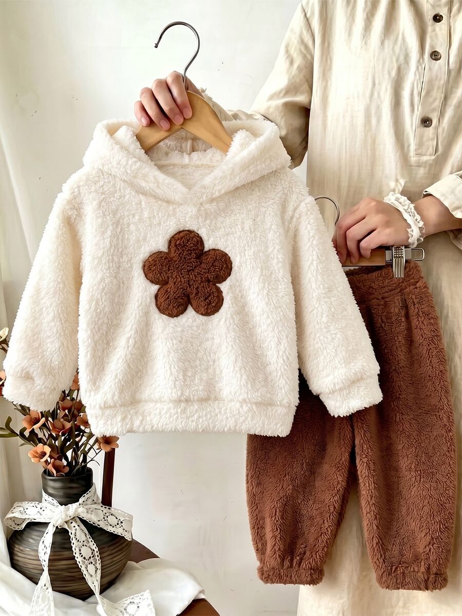 SHEIN 2件組女嬰秋冬日常百搭可愛保暖刷毛法蘭絨愛心連帽衛衣褲套裝