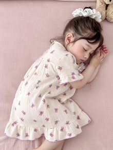 [1 Set Acak] Gaun Tidur Anak Perempuan Balita Leher Bulat Lengan Pendek Warna Krem Model Longgar Motif Beruang Kartun dan Bunga dengan Hem Berkerut Bahan Kasa Lembut - MultiWarna - View 6