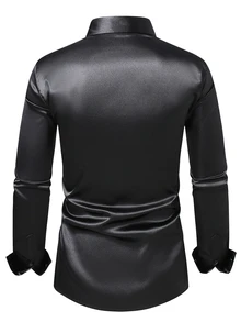 Kemeja Manfinity Mode menampilkan kilau satin hitam klasik, yang secara sempurna mewujudkan kesan bersahaja. - Hitam - View 2