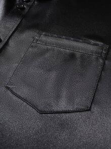 Kemeja Manfinity Mode menampilkan kilau satin hitam klasik, yang secara sempurna mewujudkan kesan bersahaja. - Hitam - View 6