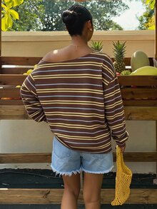 Veykashi 休閒極簡風黃色與棕色拼接不對稱條紋學院風滿版印花大尺碼女款露肩運動衫 - 彩色 - 查看 2