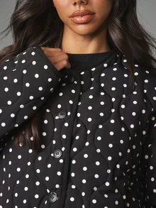 MISSGUIDED Jaket Polkadot Berukuran Besar dengan Kancing Depan dan Saku Tempel, Pakaian Luar Musim Dingin Tanpa Kerah - Hitam dan Putih - View 4