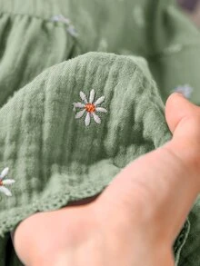 CosyJoli 大尺碼女款雛菊刺繡休閒蕾絲飾邊無袖上衣 - 綠色 - 查看 8
