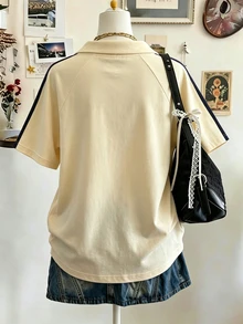 Lalippa 編織肩帶工藝時尚極簡女款翻領V領落肩短袖T恤，送給朋友的禮物 - 杏色 - 查看 2