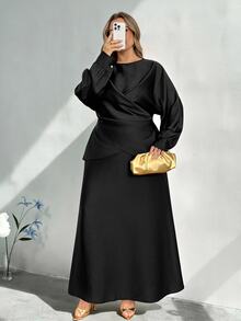 SHEIN CURVE+ 大尺碼優雅派對交叉裹身式上衣與裙子兩件套 - 黑色 - 查看 3