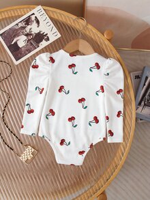 SHEIN رومبير محبوك بأكمام طويلة مع أزرار كبس للبنات حديثات الولادة، بنقشة كرز لطيفة، تصميم ناعم ومريح للخروجات، متعدد الاستخدامات للخريف والشتاء - متعدد الألوان - مشاهدة 2