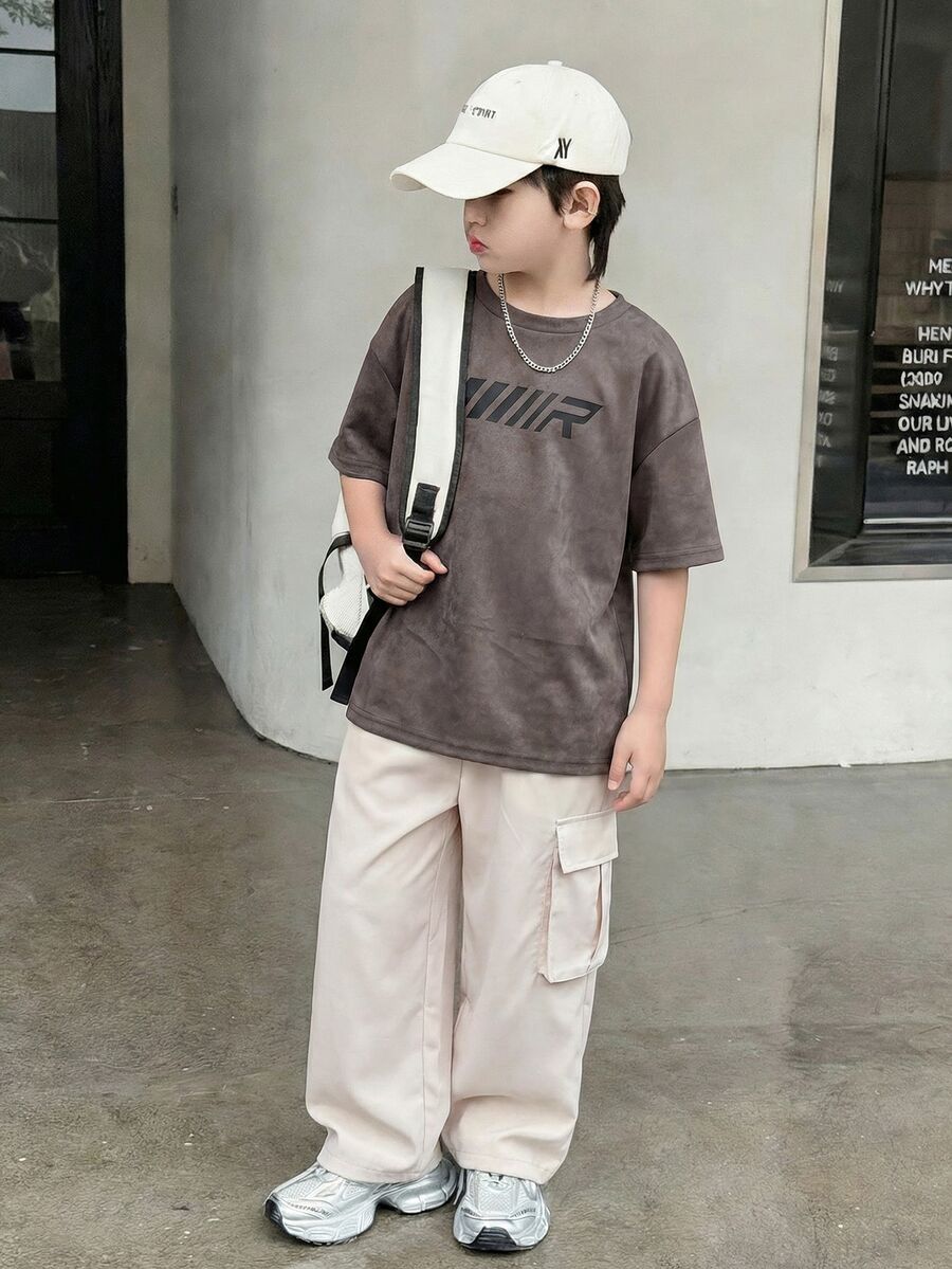 SHEIN 青少年男孩夏季街頭風返校城市度假米色工裝褲與深灰色短袖T恤套裝，柔軟Y2K穿搭