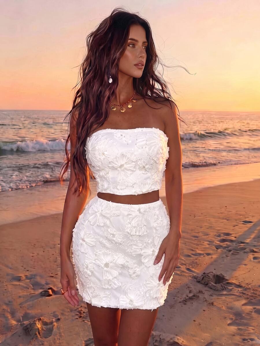SHEIN 女款白色純色優雅3D花卉抹胸上衣與亮片3D花卉迷你裙套裝