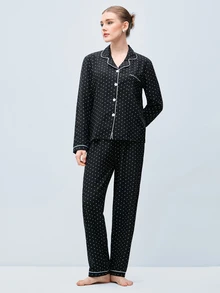 Softvol 2件組女款舒適迷你波點印花長袖翻領上衣與蝴蝶結長褲睡衣套裝，秋冬款 - 黑色 - 查看 6