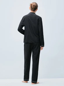 Softvol 2件組女款舒適迷你波點印花長袖翻領上衣與蝴蝶結長褲睡衣套裝，秋冬款 - 黑色 - 查看 2