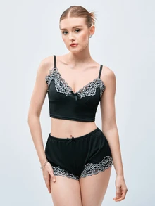 Softvol 2件組性感女款睡衣套裝，可調節細肩帶短版上衣，對比蕾絲蝴蝶結裝飾短褲，舒適迷人睡衣套裝 - 黑色 - 查看 6