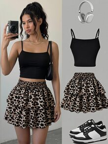 SHEIN 2件套少女春夏度假新款黑色褶皱吊带背心搭配豹纹迷你裙套装，简约别致风格，黑色细肩带褶皱吊带背心凸显曲线，双层豹纹荷叶边半裙采用松紧腰设计，穿着舒适，散发复古野性气息，豹纹与纯黑色吊带背心形成鲜明对比，甜美又不失个性，适合女孩日常外出、派对等场合，展现青春活力和个性魅力。 - 彩色 - 查看 1
