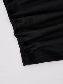 SHEIN 2件套少女春夏度假新款黑色褶皱吊带背心搭配豹纹迷你裙套装，简约别致风格，黑色细肩带褶皱吊带背心凸显曲线，双层豹纹荷叶边半裙采用松紧腰设计，穿着舒适，散发复古野性气息，豹纹与纯黑色吊带背心形成鲜明对比，甜美又不失个性，适合女孩日常外出、派对等场合，展现青春活力和个性魅力。 - 彩色 - 查看 8