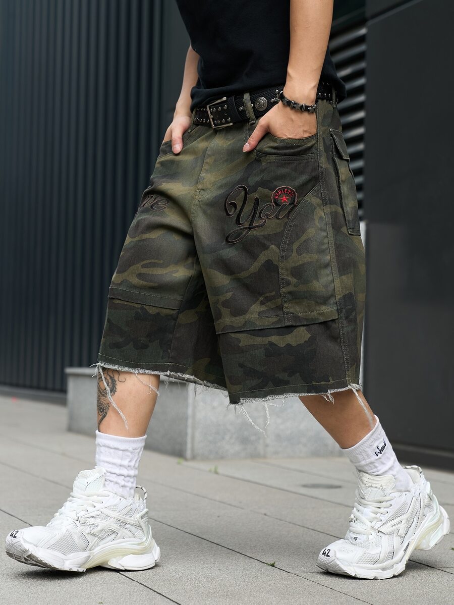 Manfinity EMRG Men's Casual Multi-Pocket Embroidered Cargo Camo Denim Shorts, Street Fashion - Army Green - View 1