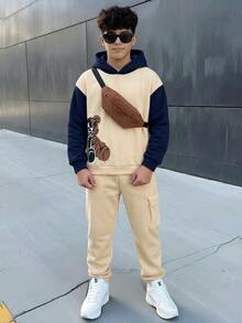 SHEIN 兒童青少年男孩休閒街頭時尚可愛圖案印花酷感連帽衛衣與運動長褲套裝，附配件包，買2送1，適合通勤、上學、日常休閒穿著、運動，秋冬款 - 卡其色 - 查看 4