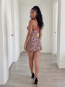 BamGleam Setelan Olahraga Wanita: Atasan Tank Pendek Motif Leopard dengan Blok Warna dan Rok Celana Pendek dengan Hem Asimetris - MultiWarna - View 4
