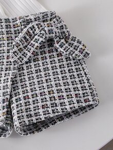 SHEIN 女嬰 2 件組秋季白色羅紋針織小立領上衣，附 3D 粗花呢花朵貼飾與配套蝴蝶結短褲套裝，優雅嬰幼兒秋季服飾 - 白色 - 查看 5
