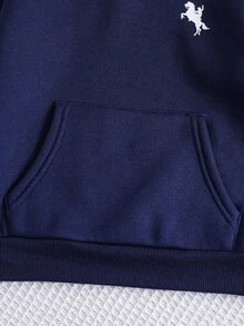 SHEIN 小男孩馬匹與條紋印花袋鼠口袋連帽衛衣與運動長褲套裝 - 彩色 - 查看 6