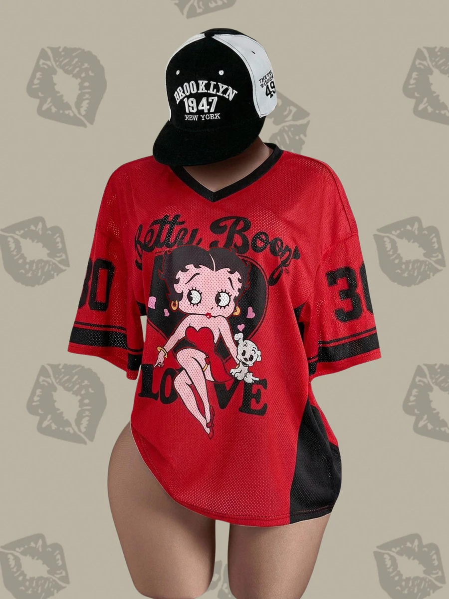 Betty Boop x SHEIN 大尺碼女款V領卡通字母印花休閒百搭日常短袖T恤 寬鬆版型針織布料 動漫風格紅黑配色女款棒球圖案印花T恤 夏季日穿款 - 紅色 - 查看 1