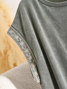 CosyJoli 大尺碼女款圓領花卉刺繡圖案休閒百搭日常穿著T恤 - 綠色 - 查看 5