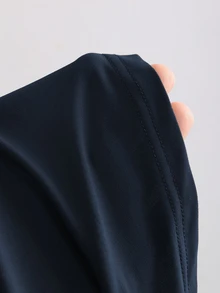 Sweetra Gaun Mini Wanita Seksi dengan Bahu Asimetris, Pinggang Berkerut, dan Hiasan Gesper Logam, Musim Semi/Panas, Wanita Bertubuh Mungil - Navy Blue - View 9