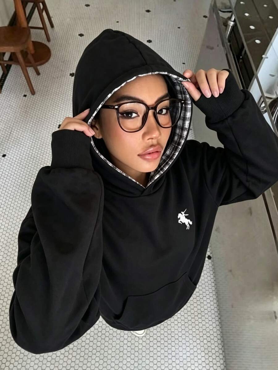 SHEIN Sparklyn 女童休閒時尚可愛粉色蝴蝶結圖案刺繡套頭運動衫 秋冬款 - 黑色 - 查看 1