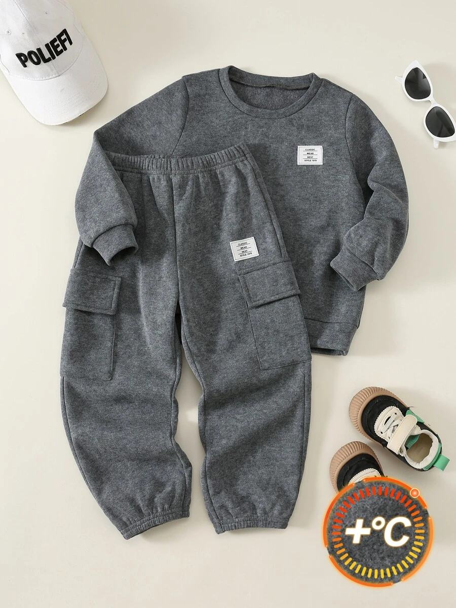 SHEIN Barnset för ung pojke med dekorativt emblem, rund hals, långärmad sweatshirt och långbyxor med elastisk midja - Grå - Visa 1