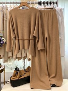 GlowEve CURVE Kaos Lengan Panjang Plus Polos dengan Sabuk dan Celana, Gaya Kasual Formal Tradisional untuk Liburan Musim Gugur, Warna Camel, Cocok untuk Acara Formal dan Bersantai - Coklat - View 2