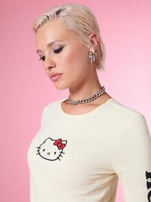 HELLO KITTY AND FRIENDS | COUREZ 女款長袖圖案T恤 Y2K風格圖案上衣 秋冬演唱會標語印花長袖上衣 - 杏色 - 查看 8