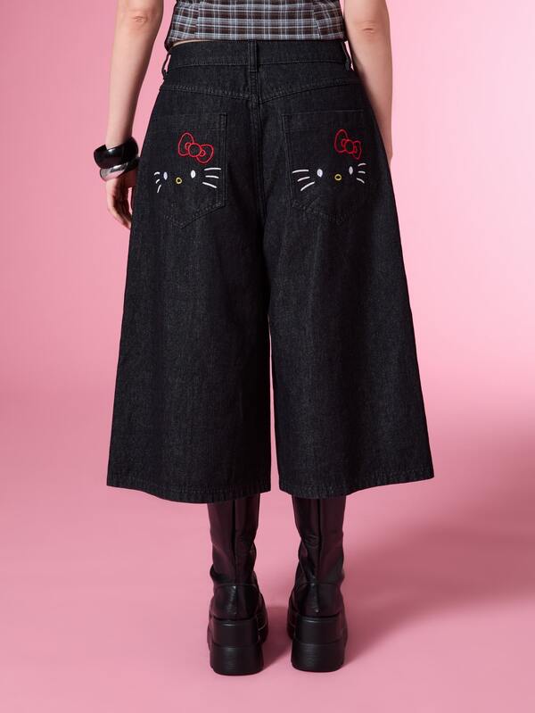 HELLO KITTY AND FRIENDS | COUREZ Celana Pendek Denim Skater dengan Bordir / Celana Y2K Pakaian Musim Gugur untuk Wanita Pakaian Musim Dingin untuk Wanita Pakaian Liburan untuk Wanita Celana Jeans untuk Wanita