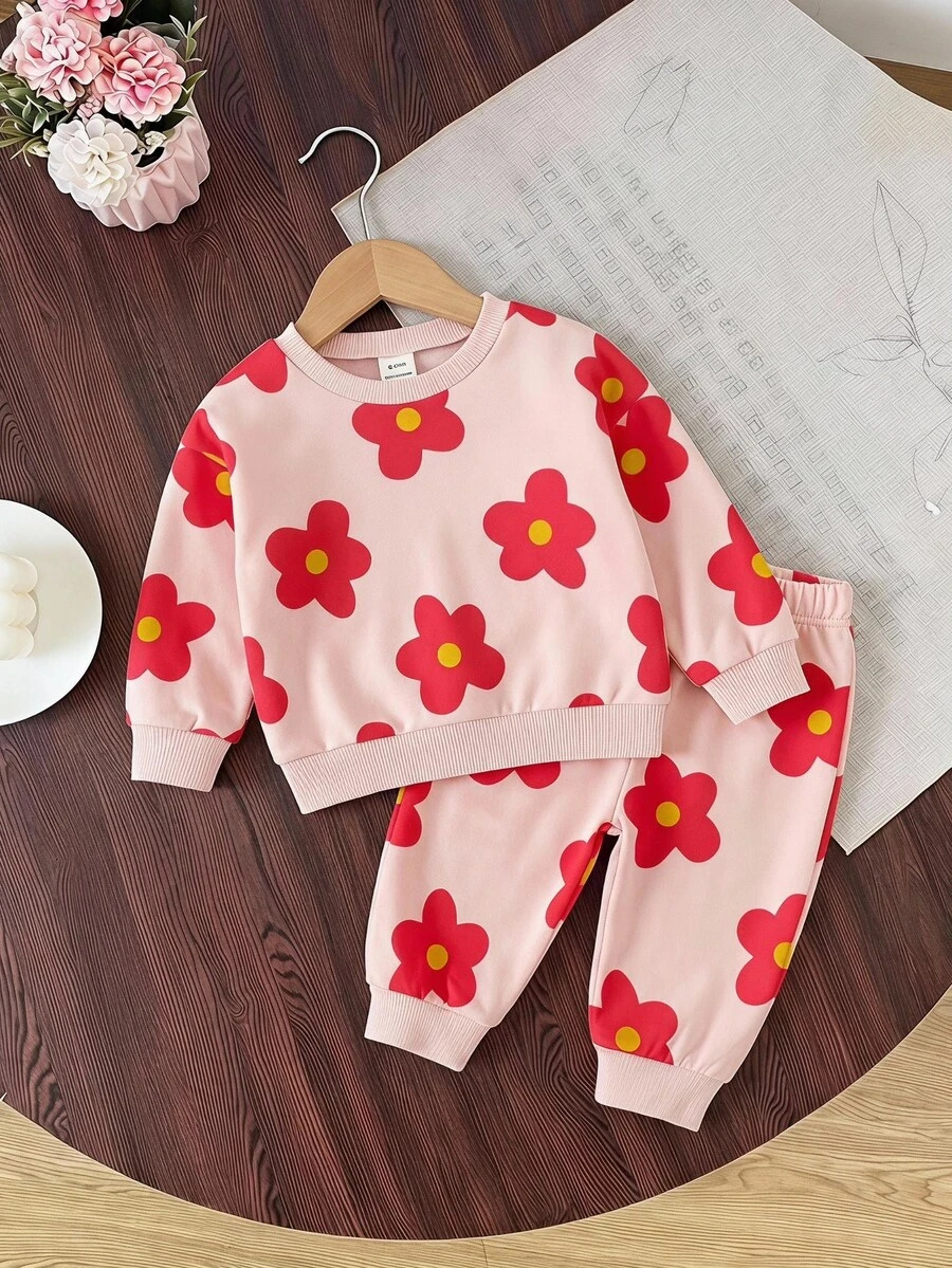 SHEIN Playful Pals 2件組女嬰休閒可愛日系甜美花卉滿版印花亮粉色圓領運動衫與運動長褲套裝 秋冬服飾 - 彩色 - 查看 1