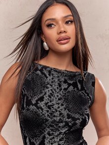 MISSGUIDED Women's Boat Neck Snake Print Sleeveless Top With Fitted Silhouette And Contemporary Reptile Pattern Design - Black - View 3